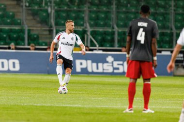 UEFA Avrupa Ligi 1. tur eleme maçında Rafal Augustyniak, Legia Warszawa ve FK Aktobe takımları arasında Stadion Miejski Legii Warszawa 'da (Maciej Rogowski)