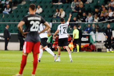 Radovan Pankov ve Vahan Bichakhchyan, UEFA Avrupa Ligi 1. tur eleme maçında Stadion Miejski Legii Warszawa 'da FK Aktobe ve Legia Warszawa takımları arasında gol attıktan sonra kutlama yaparken görüldü (Maciej Rogowski)