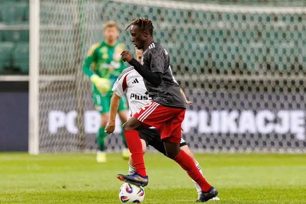 Amadou Doumbouya UEFA Avrupa Ligi 1. tur eleme maçında Stadion Miejski Legii Warszawa 'daki Legia Warszawa ve FK Aktobe takımları arasında oynandı (Maciej Rogowski)