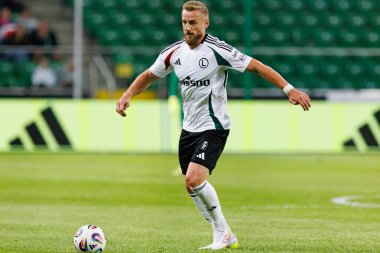 UEFA Avrupa Ligi 1. tur eleme maçında Rafal Augustyniak, Legia Warszawa ve FK Aktobe takımları arasında Stadion Miejski Legii Warszawa 'da (Maciej Rogowski)