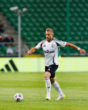 UEFA Avrupa Ligi 1. tur eleme maçında Rafal Augustyniak, Legia Warszawa ve FK Aktobe takımları arasında Stadion Miejski Legii Warszawa 'da (Maciej Rogowski)