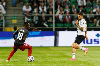 Jayro Jean ve Pawel Wszolek UEFA Avrupa Ligi 1. tur eleme maçında Stadion Miejski Legii Warszawa 'da Legia Warszawa ve FK Aktobe takımları arasında oynandı. (Maciej Rogowski)