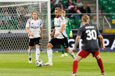 UEFA Avrupa Ligi 1. tur eleme maçında Rafal Augustyniak, Legia Warszawa ve FK Aktobe takımları arasında Stadion Miejski Legii Warszawa 'da (Maciej Rogowski)