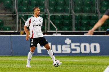 Steve Kapuadi, UEFA Avrupa Ligi 1. tur eleme maçında Stadion Miejski Legii Warszawa 'daki Legia Warszawa ve FK Aktobe takımları arasında oynandı.)