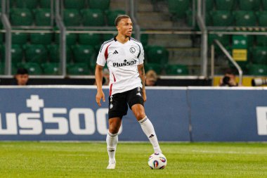 Steve Kapuadi, UEFA Avrupa Ligi 1. tur eleme maçında Stadion Miejski Legii Warszawa 'daki Legia Warszawa ve FK Aktobe takımları arasında oynandı.)