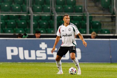 Steve Kapuadi, UEFA Avrupa Ligi 1. tur eleme maçında Stadion Miejski Legii Warszawa 'daki Legia Warszawa ve FK Aktobe takımları arasında oynandı.)