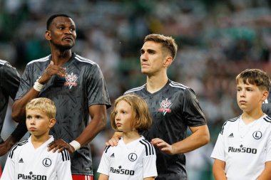Uche Henry Agbo ve Bogdan Vatajelu, UEFA Avrupa Ligi 1. tur eleme maçında Legia Warszawa ve FK Aktobe takımları arasında Stadion Miejski Legii Warszawa (Maciej Rogowski)