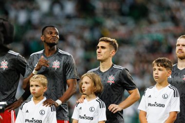 Uche Henry Agbo ve Bogdan Vatajelu, UEFA Avrupa Ligi 1. tur eleme maçında Legia Warszawa ve FK Aktobe takımları arasında Stadion Miejski Legii Warszawa (Maciej Rogowski)