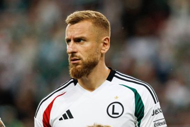 UEFA Avrupa Ligi 1. tur eleme maçında Rafal Augustyniak, Legia Warszawa ve FK Aktobe takımları arasında Stadion Miejski Legii Warszawa 'da (Maciej Rogowski)