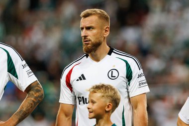 UEFA Avrupa Ligi 1. tur eleme maçında Rafal Augustyniak, Legia Warszawa ve FK Aktobe takımları arasında Stadion Miejski Legii Warszawa 'da (Maciej Rogowski)