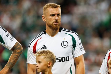 UEFA Avrupa Ligi 1. tur eleme maçında Rafal Augustyniak, Legia Warszawa ve FK Aktobe takımları arasında Stadion Miejski Legii Warszawa 'da (Maciej Rogowski)
