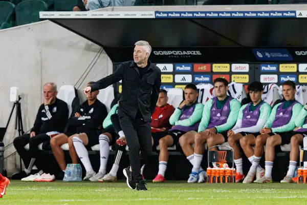 Edward Lordanescu UEFA Avrupa Ligi 1. tur eleme maçında Stadion Miejski Legii Warszawa 'da Legia Warszawa ve FK Aktobe takımları arasında oynandı (Maciej Rogowski)