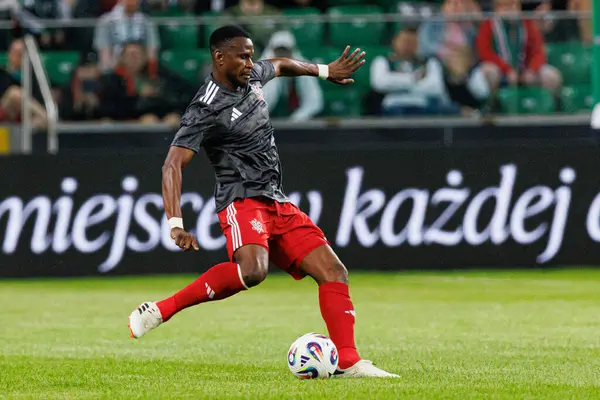 Uche Henry Agbo UEFA Avrupa Ligi 1. tur eleme maçında Legia Warszawa ve FK Aktobe takımları arasında Stadion Miejski Legii Warszawa 'da (Maciej Rogowski)