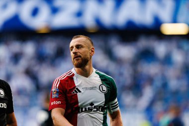 Rafal Augustyniak, Süper Puchar Polski maçında Lech Poznan ve Legia Warszawa (Maciej Rogowski) takımları arasında 25 / 26 'da görüldü.)