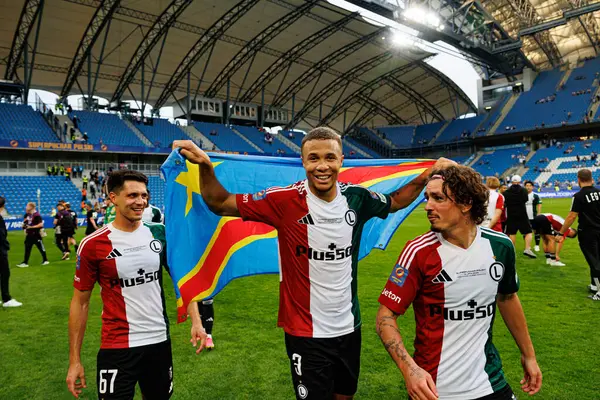 Bartosz Kapustka, Steve Kapuadi ve Migouel Alfarela Süper Puchar Polski maçında Lech Poznan ve Legia Warszawa (Maciej Rogowski)