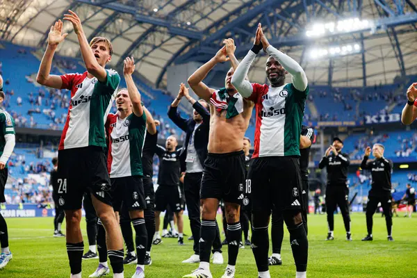 Legia oyuncuları Süper Puchar Polski maçında Lech Poznan ve Legia Warszawa (Maciej Rogowski)