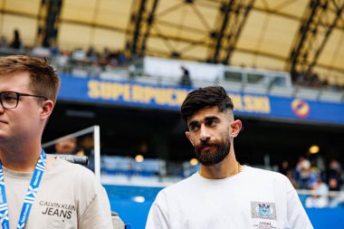 Ali Golizade, Süper Puchar Polski maçında Lech Poznan ve Legia Warszawa (Maciej Rogowski) takımları arasında görüldü.)