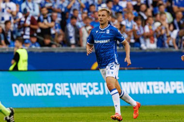 Mateusz Skrzypczak, Süper Puchar Polski maçında Lech Poznan ve Legia Warszawa (Maciej Rogowski) takımları arasında görüldü.)