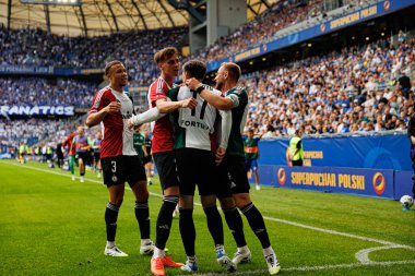 Legia oyuncuları, Lech Poznan ve Legia Warszawa (Maciej Rogowski) takımları arasında oynanan Süper Puchar Polski maçında Ilya Shkurin 'den gol üstüne gol atarken görüldü.)