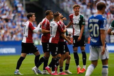 Legia oyuncuları, Lech Poznan ve Legia Warszawa (Maciej Rogowski) takımları arasında oynanan Süper Puchar Polski maçında Pawel Wszolek 'ten gol üstüne gol atarken görüldü.)