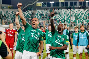 Maurides ve Capita Capemba, Radomiak Radom ve Pogon Szczecin (Maciej Rogowski) takımları arasındaki PKO BP Ekstraklasa maçı sırasında)