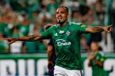 Maurides, Radomiak Radom ve Pogon Szczecin (Maciej Rogowski) takımları arasındaki PKO BP Ekstraklasa maçında gol attıktan sonra kutlarken görülüyor.)