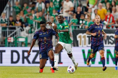 Radomiak Radom ve Pogon Szczecin (Maciej Rogowski) takımları arasındaki PKO BP Ekstraklasa maçı sırasında Paul Mukairu ve Capita Capemba)