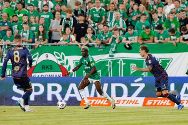 Radomiak Radom ve Pogon Szczecin (Maciej Rogowski) takımları arasındaki PKO BP Ekstraklasa maçı sırasında Capita Capemba ve Linus Wahlqvist)