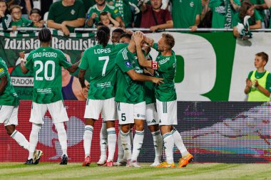 Radomiak oyuncuları, Radomiak Radom ve Pogon Szczecin (Maciej Rogowski) takımları arasında oynanan PKO BP Ekstraklasa maçında Jeremy Blasco 'dan gol üstüne gol atarken görüldü.)