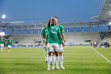 Capita Capemba, PKO BP Ekstraklasa maçında Radomiak Radom ve Pogon Szczecin (Maciej Rogowski) takımları arasında attığı golü kutlarken görülüyor.)