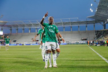 Capita Capemba, PKO BP Ekstraklasa maçında Radomiak Radom ve Pogon Szczecin (Maciej Rogowski) takımları arasında attığı golü kutlarken görülüyor.)