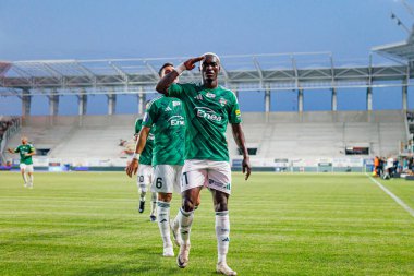 Capita Capemba, PKO BP Ekstraklasa maçında Radomiak Radom ve Pogon Szczecin (Maciej Rogowski) takımları arasında attığı golü kutlarken görülüyor.)