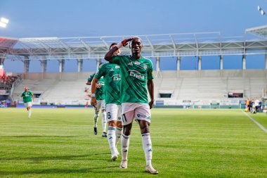 Capita Capemba, PKO BP Ekstraklasa maçında Radomiak Radom ve Pogon Szczecin (Maciej Rogowski) takımları arasında attığı golü kutlarken görülüyor.)