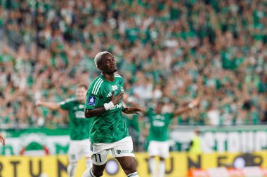 Capita Capemba, PKO BP Ekstraklasa maçında Radomiak Radom ve Pogon Szczecin (Maciej Rogowski) takımları arasında attığı golü kutlarken görülüyor.)