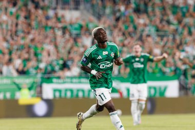 Capita Capemba, PKO BP Ekstraklasa maçında Radomiak Radom ve Pogon Szczecin (Maciej Rogowski) takımları arasında attığı golü kutlarken görülüyor.)