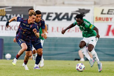 Adrian Przyborek ve Abdoul Tapsoba PKO BP Ekstraklasa maçı sırasında Radomiak Radom ve Pogon Szczecin (Maciej Rogowski)