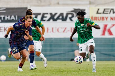 Adrian Przyborek ve Abdoul Tapsoba PKO BP Ekstraklasa maçı sırasında Radomiak Radom ve Pogon Szczecin (Maciej Rogowski)