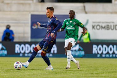 Radomiak Radom ve Pogon Szczecin (Maciej Rogowski) takımları arasındaki PKO BP Ekstraklasa maçı sırasında Fredrik Ulvestadt ve Capita Capemba)