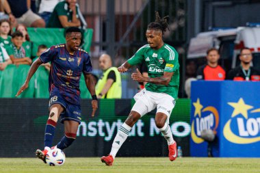 Paul Mukairu ve Vasco Lopes PKO BP Ekstraklasa maçı sırasında Radomiak Radom ve Pogon Szczecin (Maciej Rogowski)