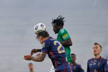 Radomiak Radom ve Pogon Szczecin (Maciej Rogowski) takımları arasında oynanan PKO BP Ekstraklasa maçı sırasında Linus Wahlqvist ve Abdoul Tapsoba)