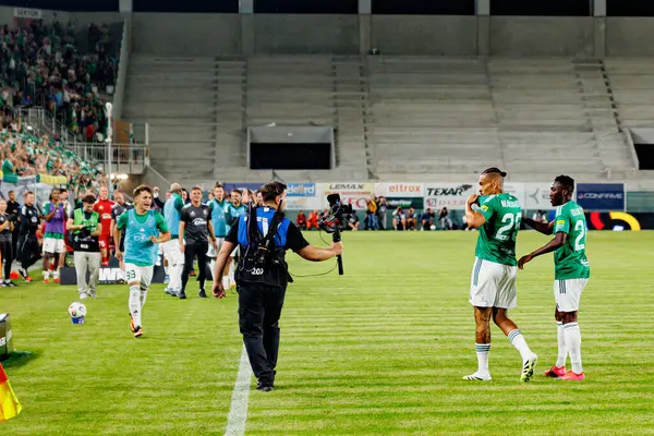 Maurides, Radomiak Radom ve Pogon Szczecin (Maciej Rogowski) takımları arasındaki PKO BP Ekstraklasa maçında gol attıktan sonra kutlarken görülüyor.)