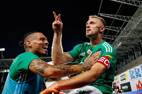 Maurides ve Jan Grzesik, Radomiak Radom ve Pogon Szczecin (Maciej Rogowski) takımları arasında Radomiak Radom ve Pogon Szczecin (Maci) takımları arasında oynanan PKO BP Ekstraklasa maçında attıkları golü kutlarken görüldü.