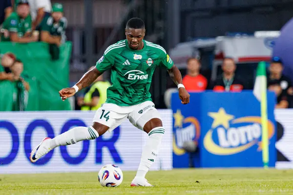 Radomiak Radom ve Pogon Szczecin (Maciej Rogowski) takımları arasındaki PKO BP Ekstraklasa maçı sırasında Steve Kingue)