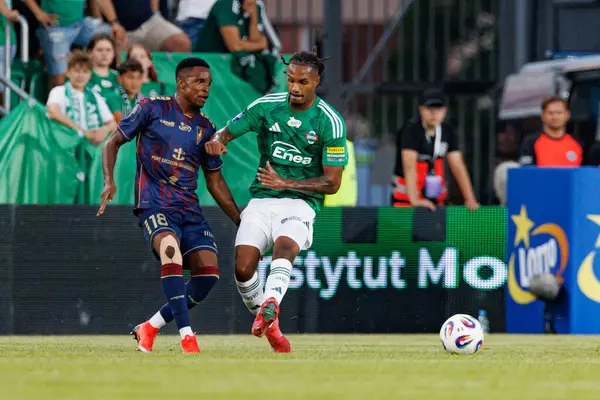 Paul Mukairu ve Vasco Lopes PKO BP Ekstraklasa maçı sırasında Radomiak Radom ve Pogon Szczecin (Maciej Rogowski)