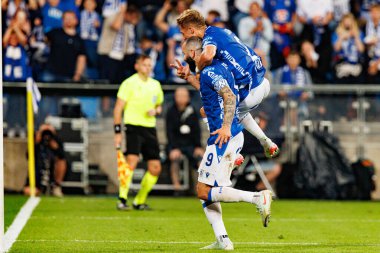 Mikael Ishak ve Joel Pereira UEFA Şampiyonlar Ligi maçında gol attıktan sonra kutlama yaparken görüldü. Lech Poznan ve Breidablik Kopavogur (Maciej Rogowski)