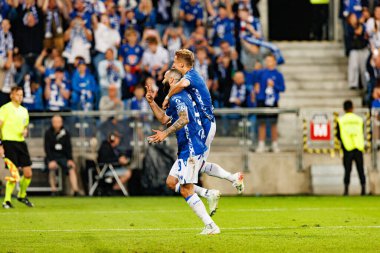 Mikael Ishak ve Joel Pereira UEFA Şampiyonlar Ligi maçında gol attıktan sonra kutlama yaparken görüldü. Lech Poznan ve Breidablik Kopavogur (Maciej Rogowski)