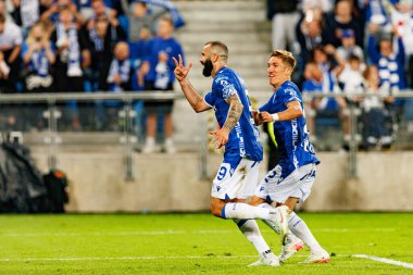 Mikael Ishak ve Joel Pereira UEFA Şampiyonlar Ligi maçında gol attıktan sonra kutlama yaparken görüldü. Lech Poznan ve Breidablik Kopavogur (Maciej Rogowski)