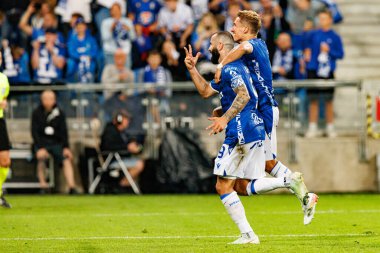 Mikael Ishak ve Joel Pereira UEFA Şampiyonlar Ligi maçında gol attıktan sonra kutlama yaparken görüldü. Lech Poznan ve Breidablik Kopavogur (Maciej Rogowski)