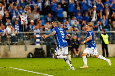 Mikael Ishak ve Joel Pereira UEFA Şampiyonlar Ligi maçında gol attıktan sonra kutlama yaparken görüldü. Lech Poznan ve Breidablik Kopavogur (Maciej Rogowski)