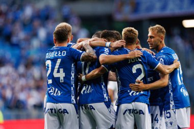 Lech 'in oyuncuları UEFA Şampiyonlar Ligi karşılaşmasında Antonio Miliç' ten gol üstüne gol atarken görüldü. Lech Poznan ve Breidablik Kopavogur (Maciej Rogowski)